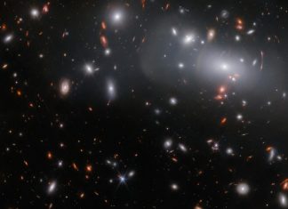 Découverte fascinante : un triplet de galaxies observé par le télescope James Webb Découverte fascinante : un triplet de galaxies observé par le télescope James Webb