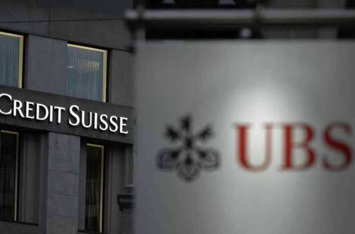UBS sauve Credit Suisse en le rachetant face à la crise financière