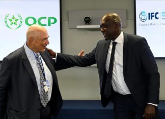 IFC et le Groupe OCP s’unissent pour la construction de 4 centrales solaires et la production d’engrais verts au Maroc IFC et le Groupe OCP s'unissent pour la construction de 4 centrales solaires et la production d'engrais verts au Maroc