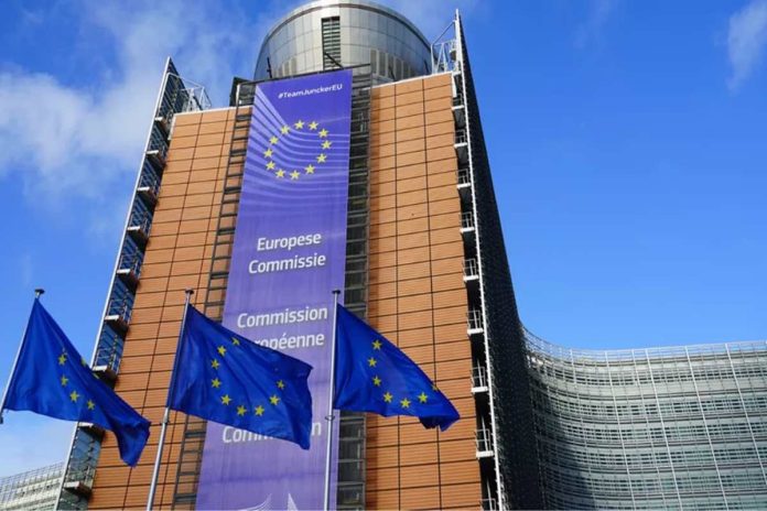 La Commission européenne reconnaît les efforts du Maroc et le retire de la liste grise de surveillance anti-blanchiment