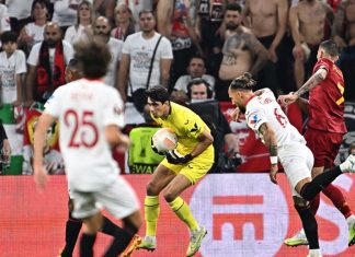 FC Séville : Youssef En-Nesyri et Yassine Bounou remportent la Ligue Europa pour la 2e fois, sacrés champions FC Séville : Youssef En-Nesyri et Yassine Bounou remportent la Ligue Europa pour la 2e fois, sacrés champions