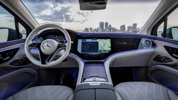 Mercedes-Benz innove en intégrant ChatGPT dans la commande vocale de ses voitures