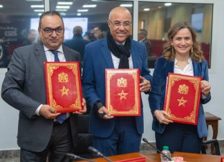 Signature d’une Convention pour le Développement des Compétences Technologiques Signature d'une Convention pour le Développement des Compétences Technologiques