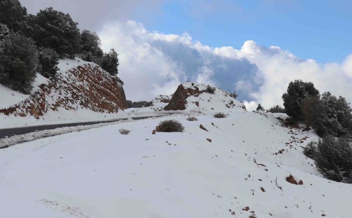 Météo Maroc : Chutes de Neige et Rafales de Vent Prévues jeudi et vendredi