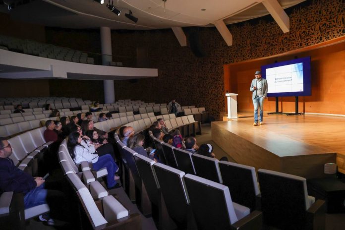 Exploration de l'IA comme Facteur de Croissance: Une Conférence des Dirigeants ChatGPT